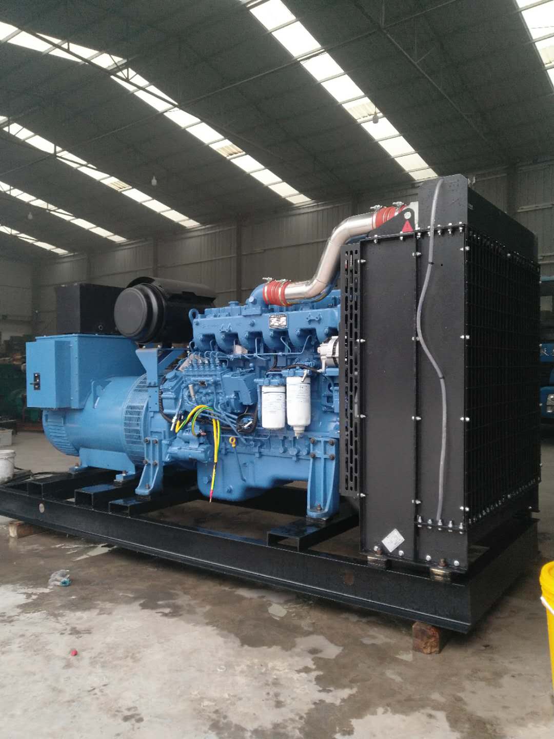 蘭州300kw柴油(yóu)發電機組(zǔ)