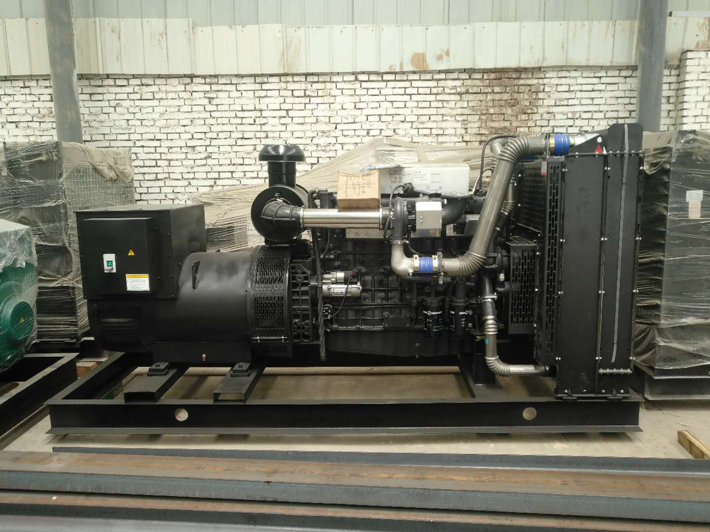 柴(chai)油發電(diàn)機的組(zu)成