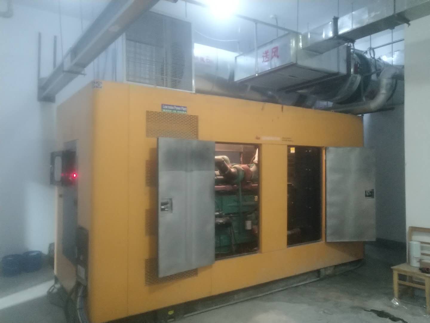 靜(jìng)音式柴油(yóu)發電機價(jia)格